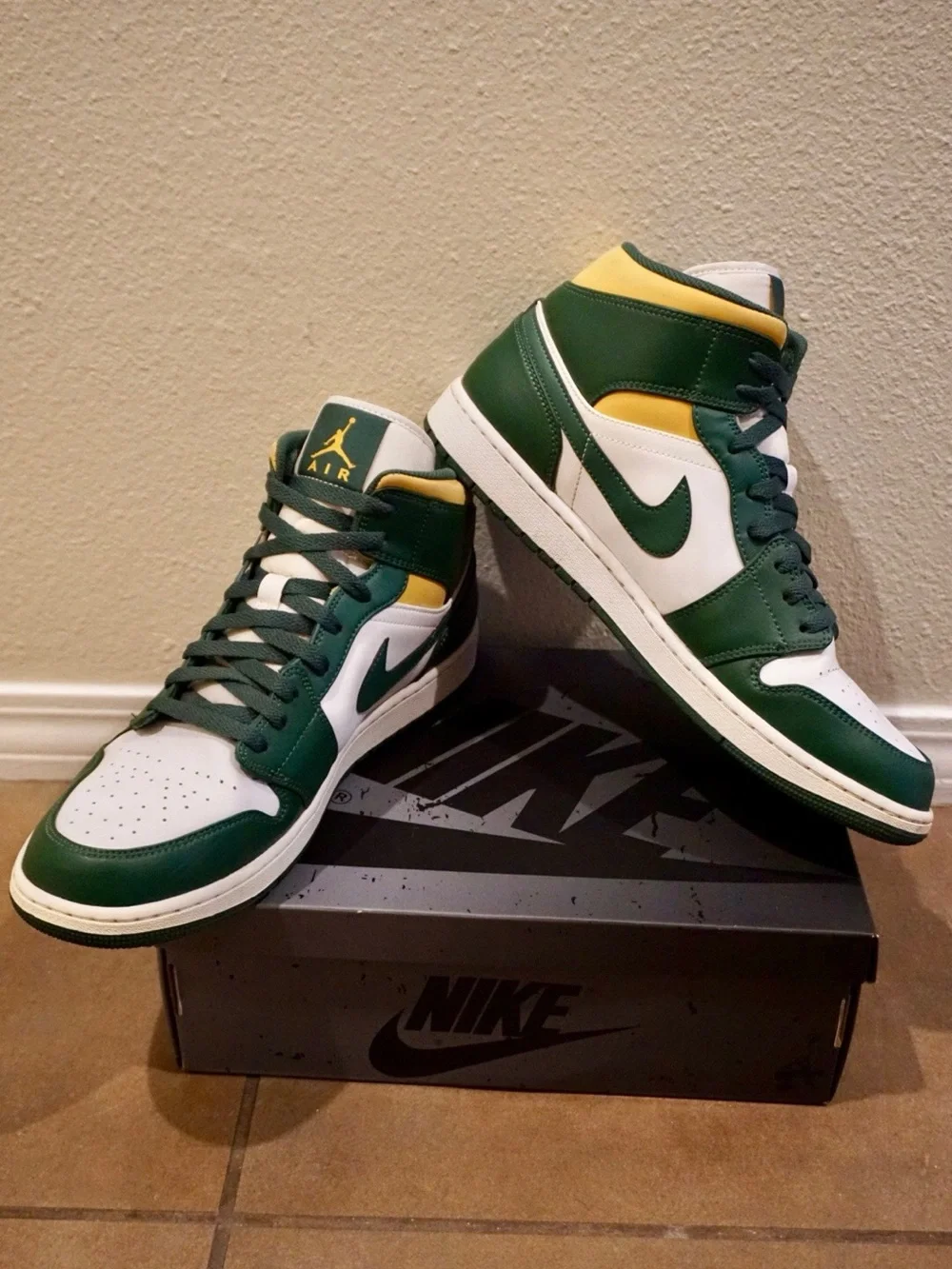 Jordan Mid-Top Sneakers - Green/White/Yellow